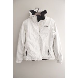 • NORTH FACE WOMENS WHITE FLUFFY COAT SIZE M •